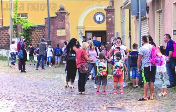 Vaccini e trasporti: la scuola riparte così