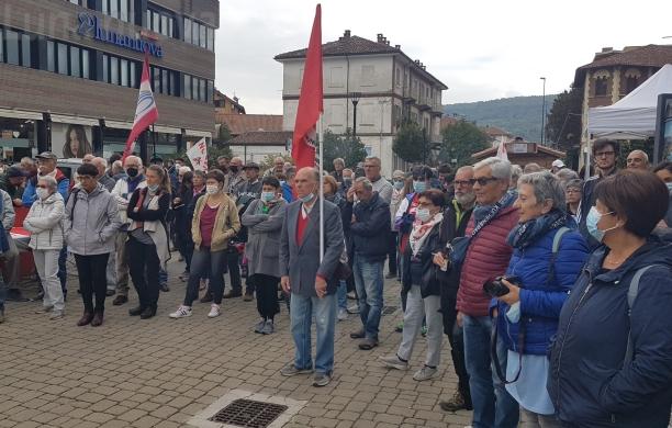 In piazza per Mimmo Lucano, Emilio Scalzo e i migranti