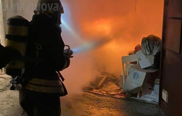 Fiamme nella notte a Bruzolo, brucia un box