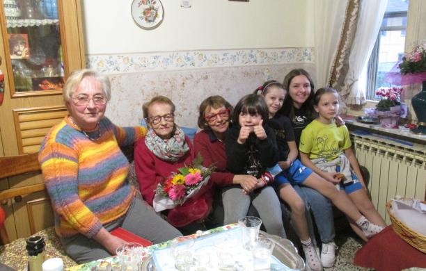 Condove: per nonna Lina 100 anni in famiglia