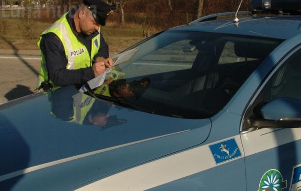A32, un altro veicolo in contromano: stavolta è un autocarro