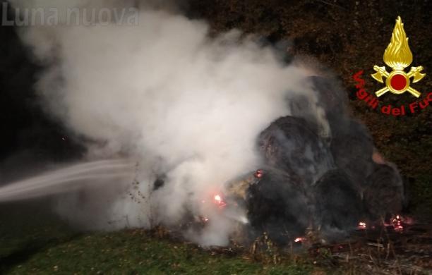 Caprie-Novaretto: a fuoco 50 rotoballe