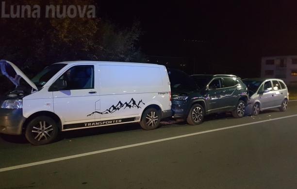 Vaie: tamponamento fra tre auto, un ferito