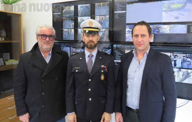 Il Sindaco Carlo Giacone, il comandante della polizia municipale Gianni Franchino e il vicesindaco Stefano Olocco nella sala operativa del vigili