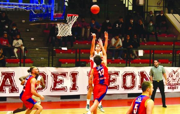 Collegno, i canestri riscaldano i clochard 