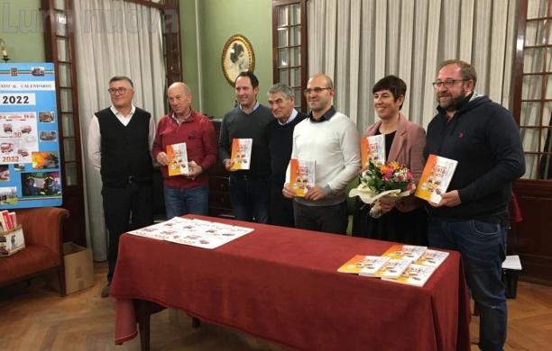 Giaveno, calendario e libro: i vigili del fuoco raccontano il 2021