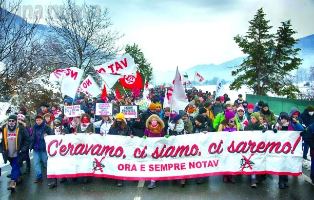 No Tav sotto la neve, come nel 2005: corteo e tensioni alle reti