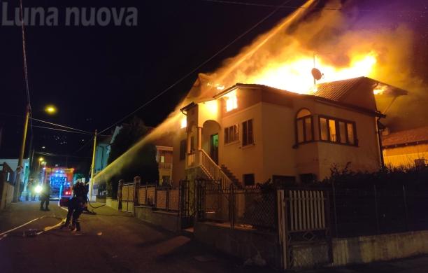 Condove, villetta in fiamme: un cortocircuito alla base del rogo