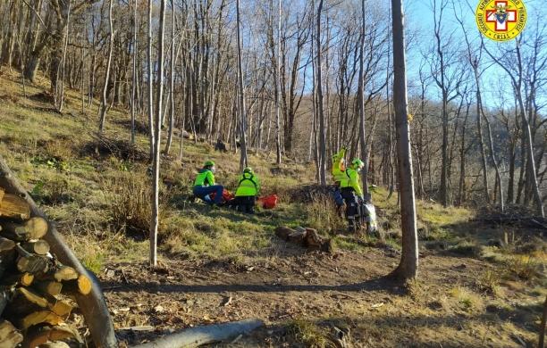 Coazze: boscaiolo ferito a una gamba in frazione Botta