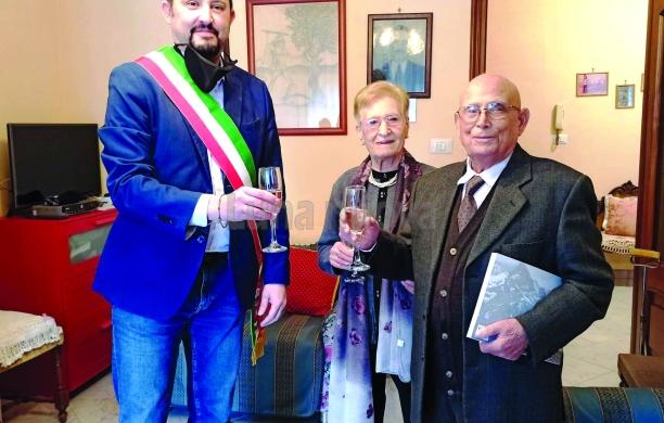 Grugliasco, una serenata di Ultimo per i coniugi da record