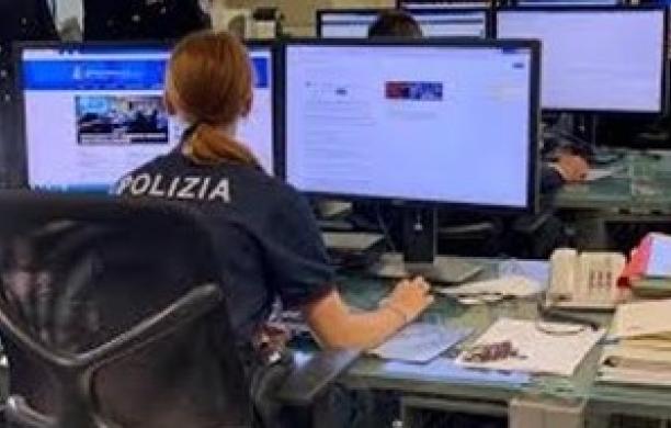 Rivoli, minacce alle 13enne per non diffondere le foto osè