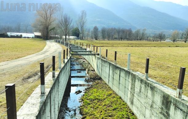 S.Antonino: nuova recinzione sul canale scaricatore, ma non a tutti piace