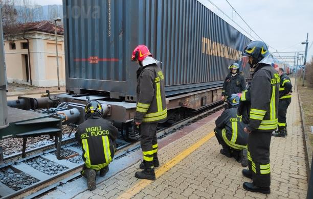 Chiusa S.Michele: surriscaldamento freni a un treno merci, circolazione ferroviaria ferma