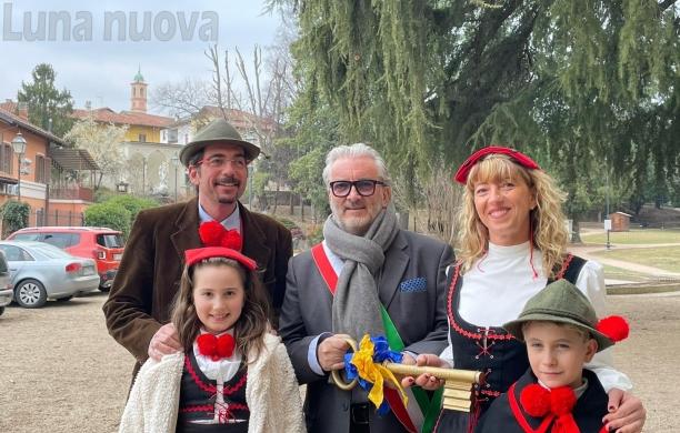 Il sindaco Carlo Giacone con La famiglia del Bergè 