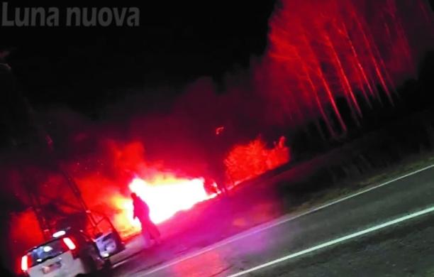 Condove, a fuoco una baracca sull'ex statale 24