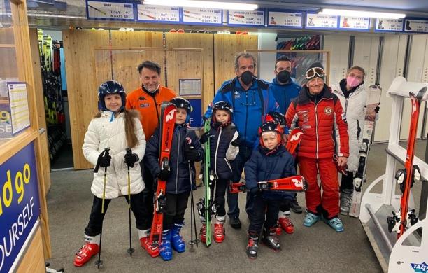 Sestriere, una giornata sugli sci per i profughi ucraini