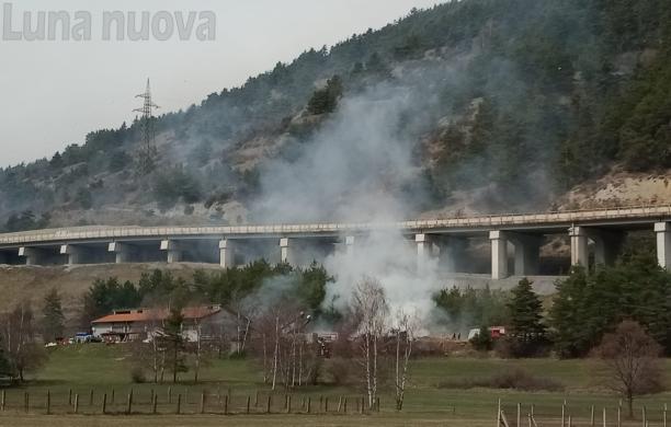 Oulx, in fumo 300 quintali di balle di fieno