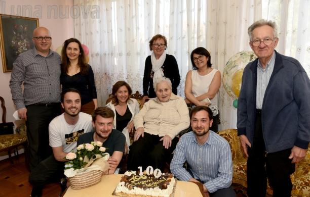 Collegno, terra di centenarie: Angela ed Ester ne fanno 203 