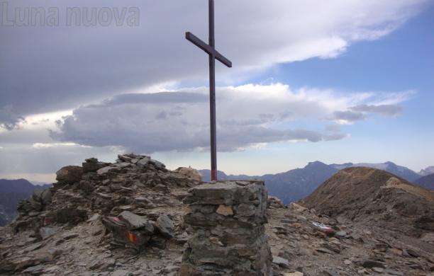 Giusalet, con l'estate una croce nuova per la vetta