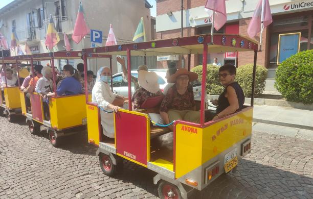 S.Antonino: ecco le nonne in gita sul trenino