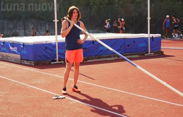 L'alfiere dell'Atletica Rivoli salta 4,20: è la miglior prestazione italiana di categoria Cadetti