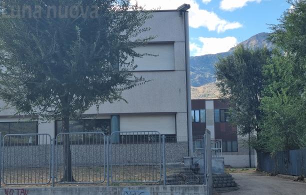 Bussoleno; crolla una finestra, paura al liceo 