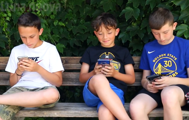 Grugliasco, meno smartphone, più piazze e cortili