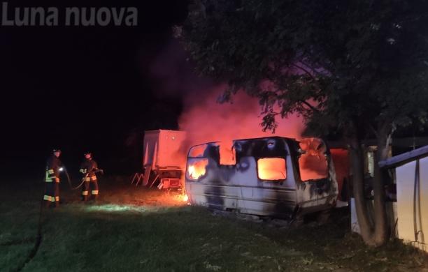 Roulotte in fiamme al presidio No Tav di Venaus
