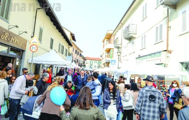 Orbassano, folla in strada per il Sedano Rosso