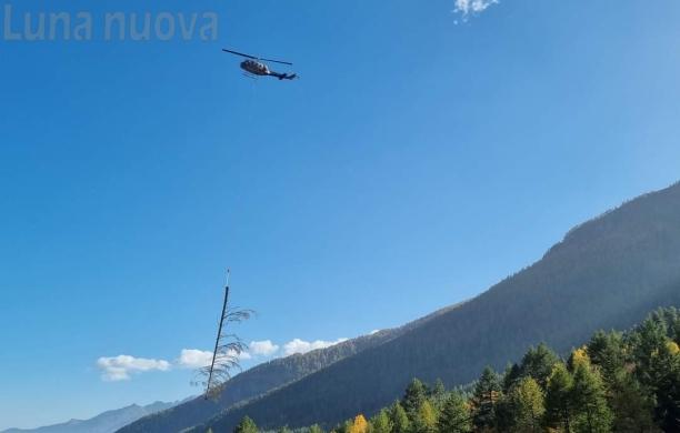 Bar Cenisio, l'esbosco adesso lo fa l'elicottero