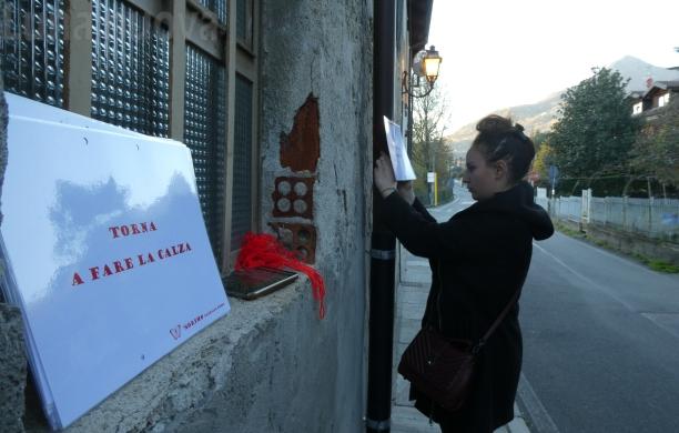 La posa dei messaggi a tema al Ricetto (Foto Valeria Fioranti)