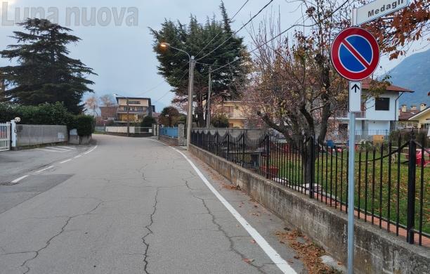 S.Antonino, nuovi divieti di sosta lungo via Medagli: monta la protesta