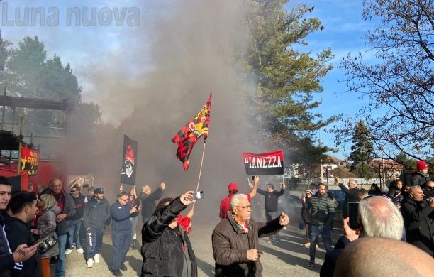 Pianezza, delirio rossonero per l'arrivo della Champions