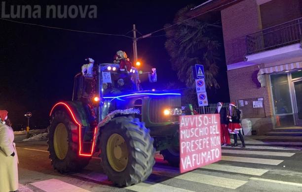 Reano, torna la sfilata dei trattori di Natale