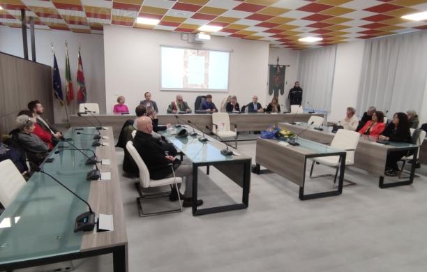 Giaveno, la sala consiliare ricorda il sindaco Luigi Cugno