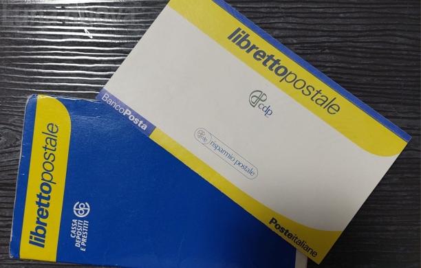 Libretto e denaro smarriti in cassa: glieli riconsegnano