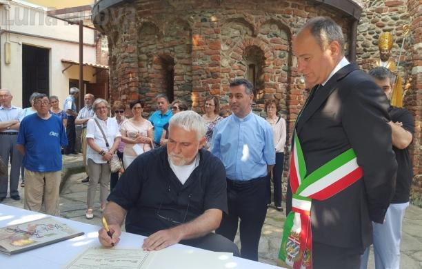 Collegno in lutto per l'addio a don Claudio Campa