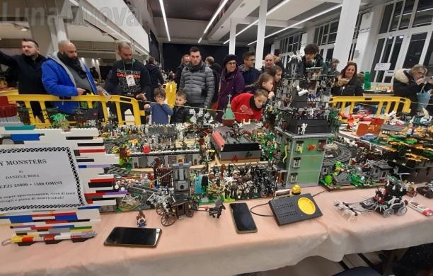 Grugliasco, tutti pazzi per i Lego: l'assalto dei 6mila 