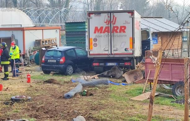 Malore al volante, si schianta con il camion al Malpasso