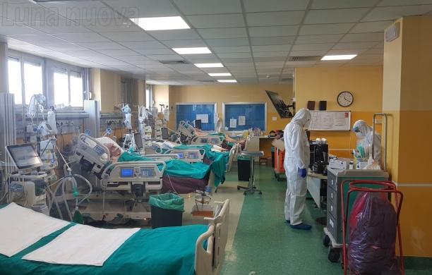 Uomini e donne in prima linea contro il Covid