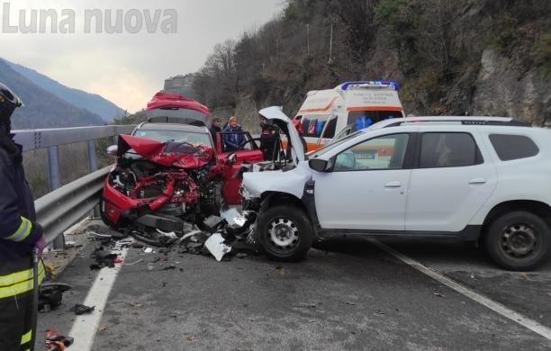 Exilles, tre feriti nel frontale sulla statale 24