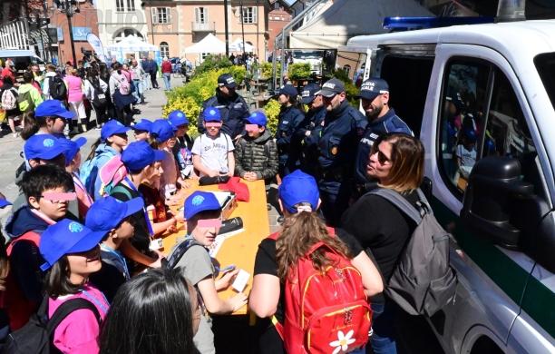 Grugliasco, in piazza a lezione di prevenzione