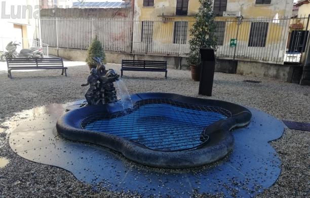 Giaveno, ‘Il gioco dell’acqua’: polemica sui costi della fontana d’arte