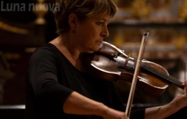 Ricami e musica: un trio femminile per Santa Maria