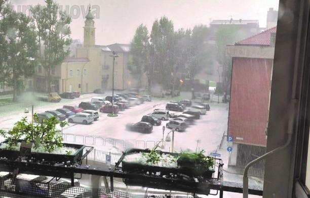Effetto neve sulla cintura: grandinata all'ora di cena