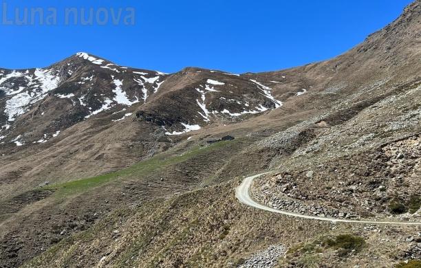 La zona dove potrebbe essere tracciata la nuova strada bianca vista dal Rifugio Fontana Mura (Foto Rifugio Fontana Mura)