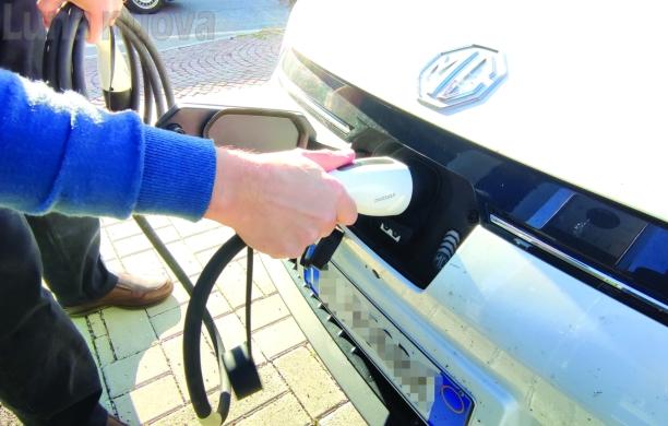 Auto elettriche: gli indiscutibili vantaggi e i tanti dubbi in campo
