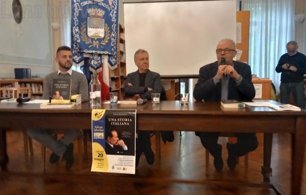 "Una storia italiana": a Condove Barbacetto narra i mille volti di Silvio