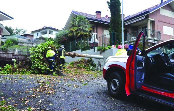 Bombe d'acqua in cintura: pochi danni, ma traffico in tilt