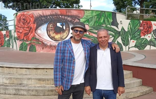 Max Petrone (a sin.) con il sindaco Pacifico Banchieri